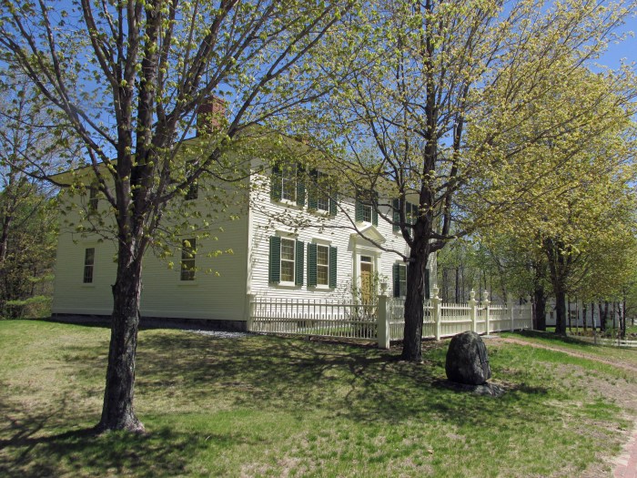 The upstairs front is on big long room.  It was used for dancing or extra beds were thrown in when the tavern needed to put people up.