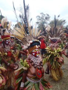 This style of facepaint is common to many Highlands groups.