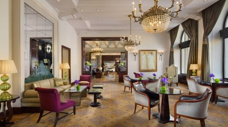 004416-02-lobby-lounge