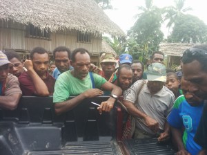 Locals in PNG getting lessons on gemstone hunting